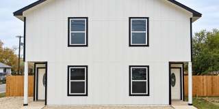 1402 W HUTCHINS PL Gallery 1