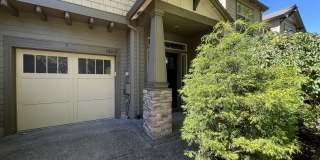 Beautifully Updated Bethany Townhome with Private Backyard and Modern Finishes Gallery 4