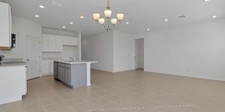 Like-New Ashton Woods Spacious 5BR 4BA, Prime Location Near I-4! Gallery 5