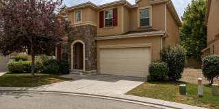 Quiet & Spacious 4 Bed Holladay Home – Walk-In Closets & Big Backyard!!! Gallery 1