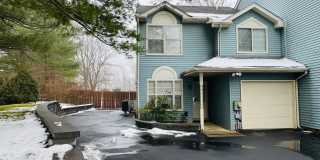 101 SARAHS Lane Gallery 1