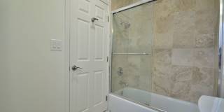 3 Bedroom 2 bath Home, 2 Car garage, Air Conditioned Gallery 8