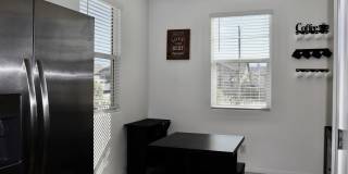 2410 West La Salle Street Gallery 19