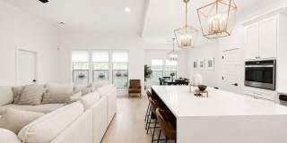 Custom Home Off Tiger Bend|Great Location Gallery 3