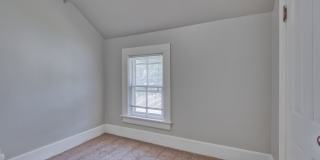 581 Mt. Vernon St Gallery 8