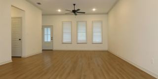 1692 Alamo Crossing Gallery 3