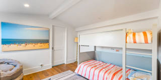 Gorgeous 3 bed 3.5 bathroom home available month to month in the highly desired city of Corona Del Mar. Gallery 30