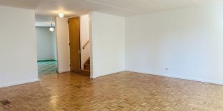 Hyde Park Town-House for Rent Gallery 7