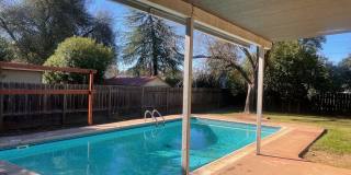 Charming 3 Bedroom House With Inground POOL Gallery 17