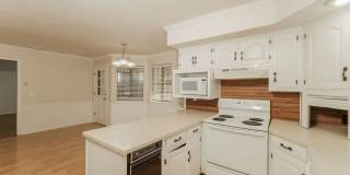 5 BR/2.5BA | Sprawling Single Family Home | 2-Car Garage | Huge backyard! Gallery 15