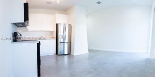 120 NE 71st St Gallery 10