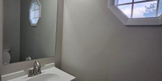 3 Bedroom 1.5  bathroom End unit Townhouse near Bethlehem Catholic High School. Gallery 13