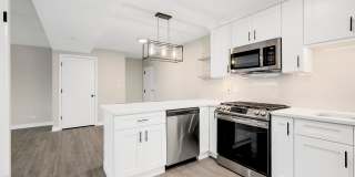 Modern, Tranquil, High-End Apartment in Downtown Downers Grove Gallery 18