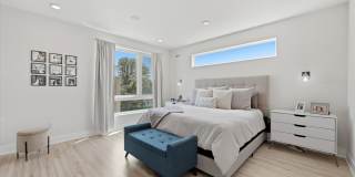 Detached Luxury 4BR/3B Retreat with Skyline Rooftop Deck, Wet Bars, Driveway & Massive Yard Gallery 16