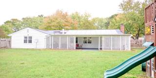 Spacious 4BR/2BA Furnished Home w/ Utilities, Mini Gym & Large Fenced Yard – Pinefield, Waldorf MD Spacious 4BR/2BA Furnished Home w/ Utilities, Mini Gym & Large Fenced Yard – Pinefield, Waldorf MD Gallery 3