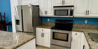 Cozy 3/2.5 Townhome in Convenient Location Gallery 5