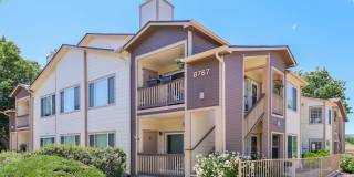 SW Littleton 3BR / 2BA Ground-Level Condo with Park Views! Gallery 1