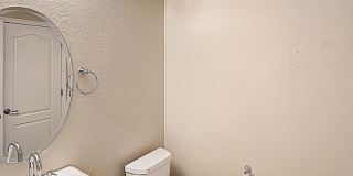 Charming 2BR Townhome in Phoenix Gallery 12