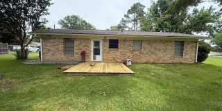 Lovely 2 bed/1 bath on a corner lot! Lovely 2 bed/1 bath on a corner lot! Gallery 13
