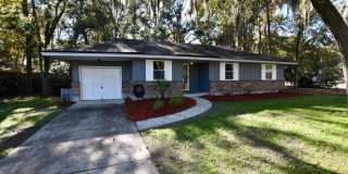 Adorable 3/2 on large corner lot Gallery 4