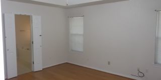 4 BEDROOM, CONVENIENT LOCATION Gallery 6
