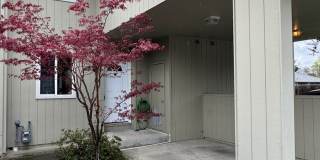 Townhouse in NE Grants Pass, Close to Shopping Townhouse in NE Grants Pass, Close to Shopping Gallery 1