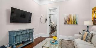 1415 BURGUNDY Street Gallery 3