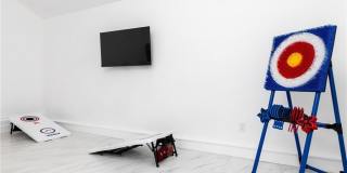 6008 Carlton Way Gallery 29