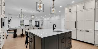 2017 5th Avenue Gallery 12