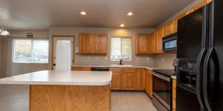 3 bed, 2.5 bath Home in English Ranch Neighborhood Gallery 8