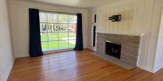 Charming 3-Bedroom Home with Spacious Backyard – Prime Location Gallery 4