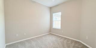 Spacious Townhome! Gallery 26