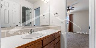 Beautiful Home with Fenced Back Yard and Cozy Fireplace Gallery 13