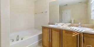116 Ventura Place Gallery 18