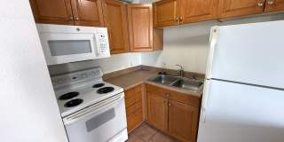 Studio Apartment in DU Area-Parking and Storage! Gallery 4