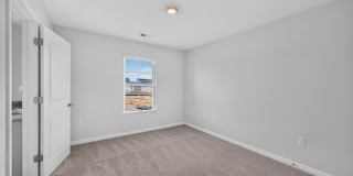 Living in Laurel Park Gallery 11