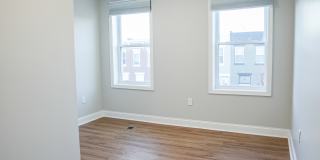 2624 E Madison St Gallery 11