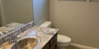 Spacious home in Northeast Hanford, central air, quiet cul-de-sac lot! Gallery 15