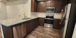 3/2.5/1.5 Fourplex with Granite Countertops, 9ft Ceilings, Fridge, Washer, Dryer / NBISD Gallery 9