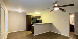 Pool Side Condo! Gallery 3