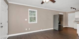 Adorable Modern 2 Bedroom Duplex! Gallery 7