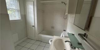 1506 E 50th Street Gallery 11