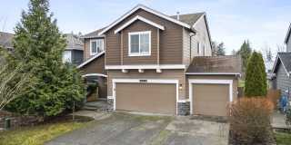 Spacious 4-Bed Puyallup Home For Rent | 3-Car Garage & Quick Commute to JBLM! Gallery 1