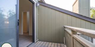 Remodeled 3 Bedroom Townhouse | Private Patio | Washer/Dryer Gallery 14