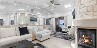Fully Furnished Oceanfront Condo on Mission Beach Boardwalk Gallery 4