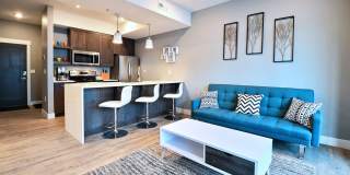 TOP FLOOR, ONE BEDROOM CONDO IN PROSPECTOR! Gallery 3