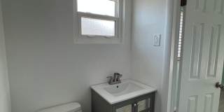 Spacious 3 Bedroom 2 Bath with Pool 2 Blocks from the Beach Gallery 12