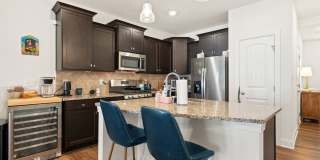 3be / 2.5ba Easy Access to Duke Townhouse Gallery 6