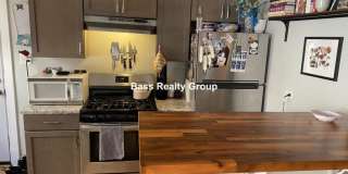 7016 North Paulina Gallery 1