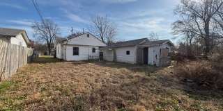 Large 2 Bedroom Home with a Garage Gallery 12